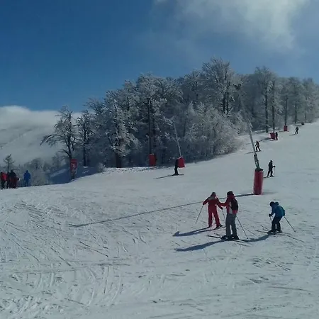 Les Feignes Cerfdore 公寓